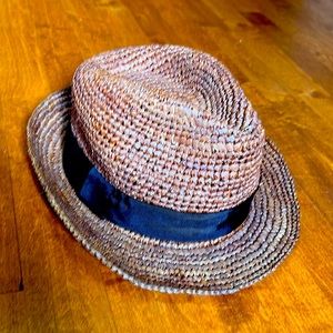 Banana Republic hat - size Small